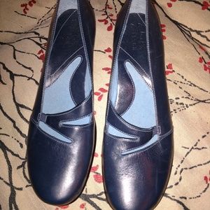 Woman's Clark's Artisan Shoes